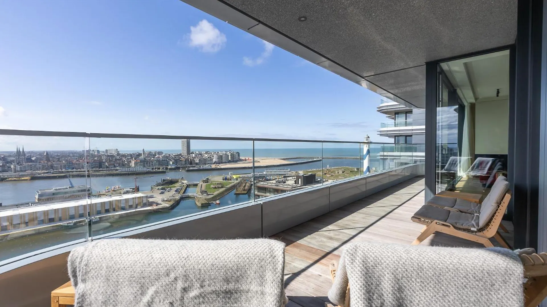 Sea Meets Sky - Ensor Apartment Ostend Belgium