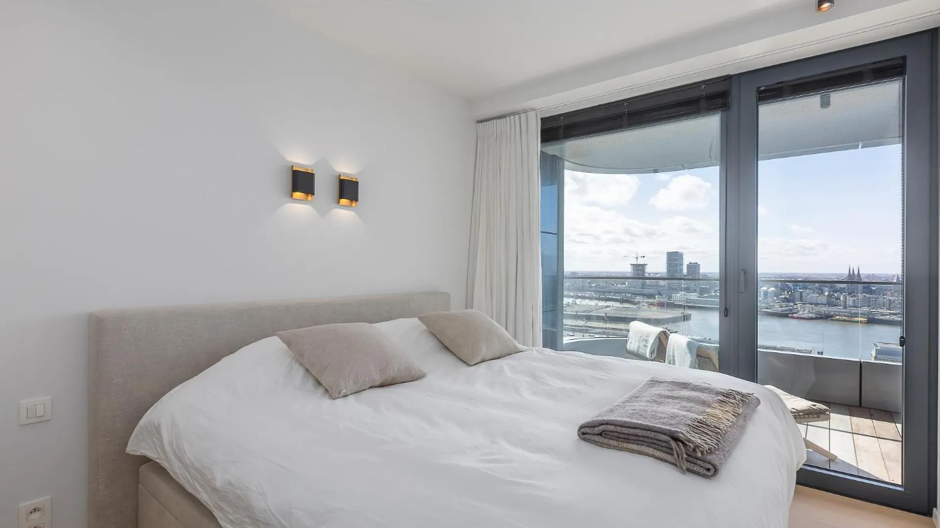 Sea Meets Sky - Ensor Apartment Ostend