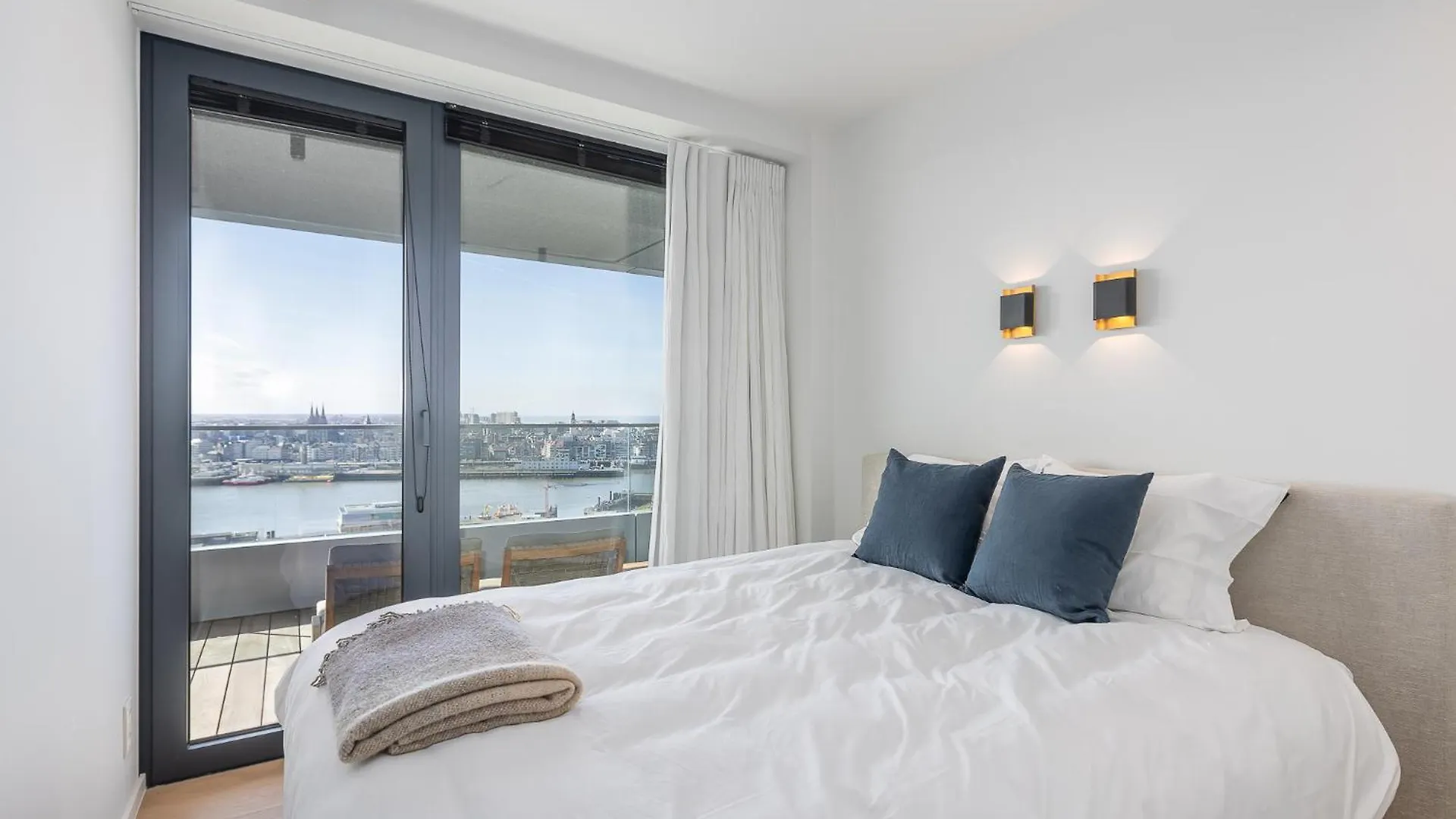 Sea Meets Sky - Ensor Apartment Ostend