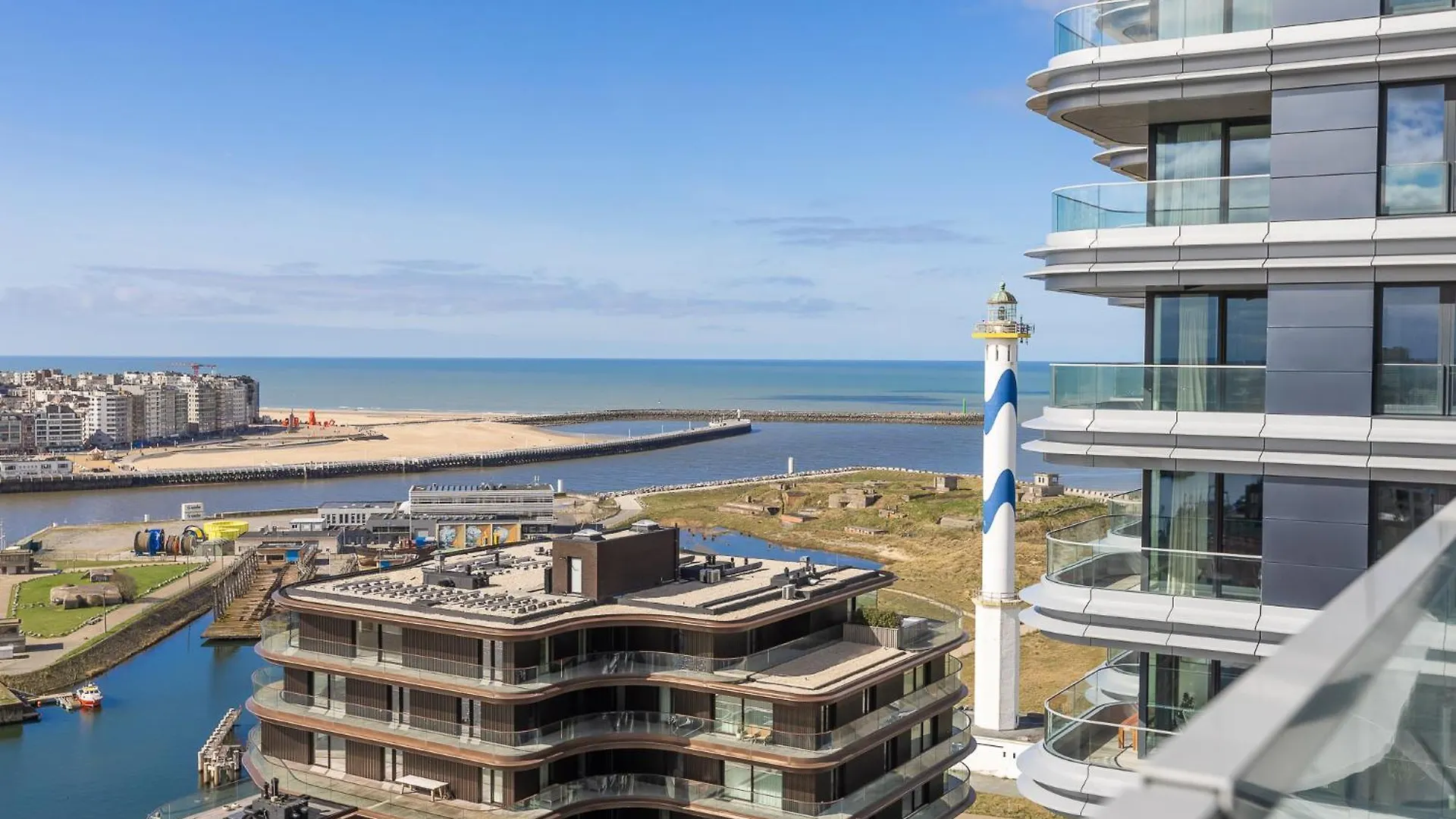 Sea Meets Sky - Ensor Apartment Ostend